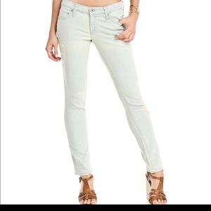 ❌️SOLD❌️🎀2/$30 JamesJeans Neo Beau Jeans in Bone